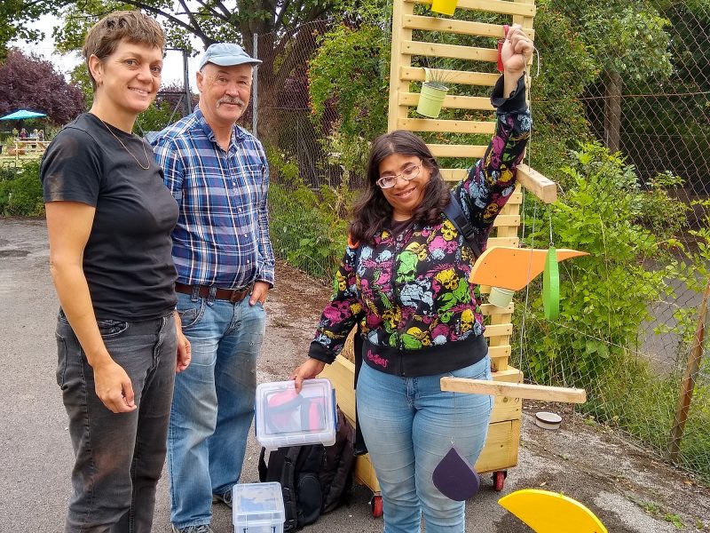 Splinters group membersdevelop their mobiles